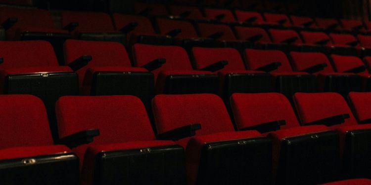 Cinema brasileiro bate recorde de salas em 2024, aponta Ancine