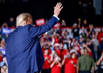 Donald Trump sugere anexar Canadá e diz que mudará nome do Golfo do México