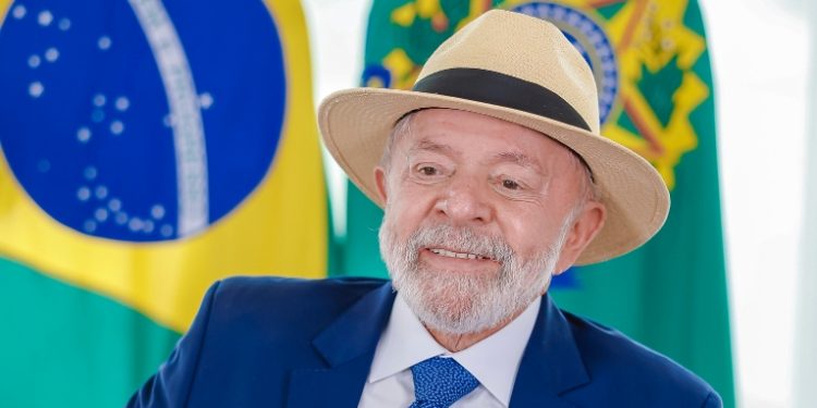 Lula critica Meta após mudança na política de checagem de fatos: “Extremamente grave”