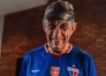 Fortaleza lança camisa em homenagem aos 50 anos de carreira do cantor Fagner