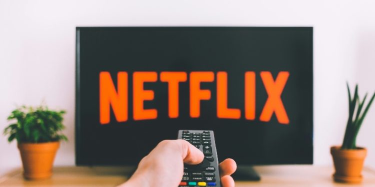 Netflix passa a permitir downloads de temporadas em dispositivos da Apple