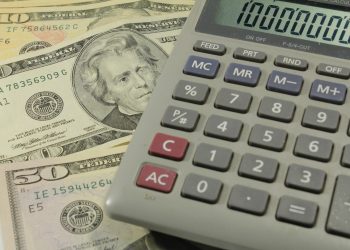 Não há possibilidade de o dólar baixar nos próximos dois anos, diz cientista político