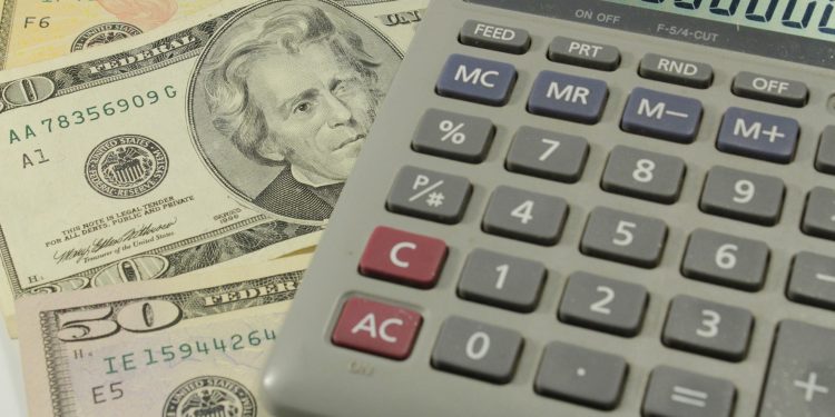 Não há possibilidade de o dólar baixar nos próximos dois anos, diz cientista político