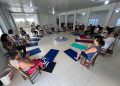 Prefeitura oferece prática de yoga gratuita à comunidade