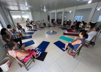 Prefeitura oferece prática de yoga gratuita à comunidade