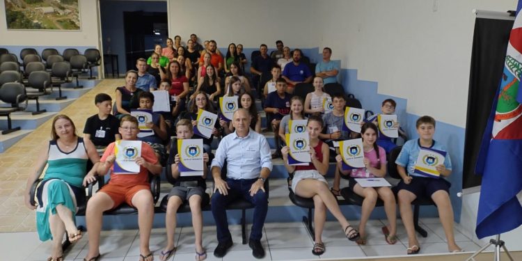 São João da Urtiga Inicia Curso de Liderança Juvenil com Grande Expectativa