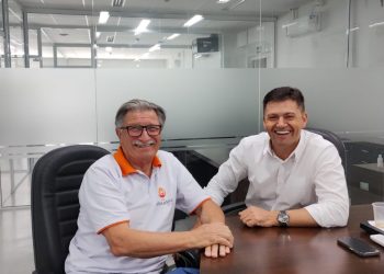 Equipe gestora da Rádio Educadora é recepcionada por reitor de faculdade em franca expansão no Planalto Médio