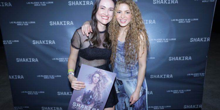 Fã desde os 9 anos, advogada gasta R$ 20 mil para conhecer Shakira: “Faria de novo”