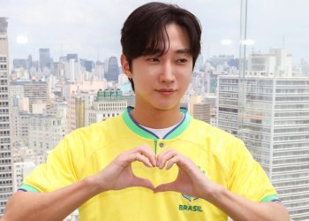Ator sul-coreano Jin Young faz tour pela cidade de São Paulo