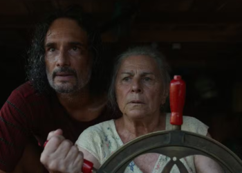 Filme brasileiro ‘O Último Azul’ leva Urso de Prata do Festival de Cinema de Berlim