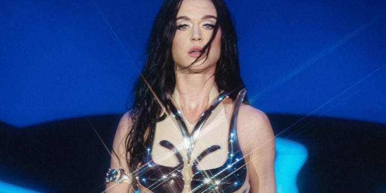 Katy Perry vai ao espaço com tripulação totalmente feminina em missão da Blue Origin