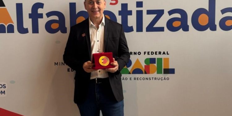 Piratuba recebe reconhecimento nacional por avanços na alfabetização infantil