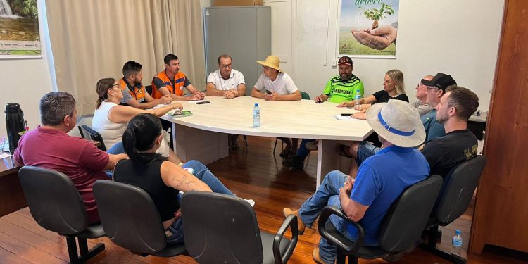 Reunião entre Defesa Civil, Administração Municipal e entidades do setor avaliam a situação da estiagem em Paim Filho