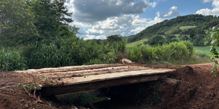 Prefeitura de São João da Urtiga realiza construção de uma nova ponte na Linha Santo Antônio