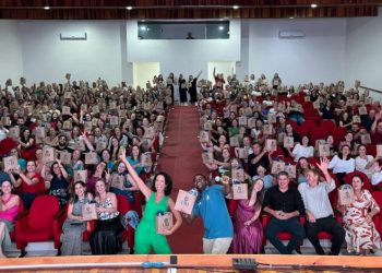 Evento com Alice Bastos Neves marca abertura de ciclo de qualificação para professores da Rede Municipal de Ensino