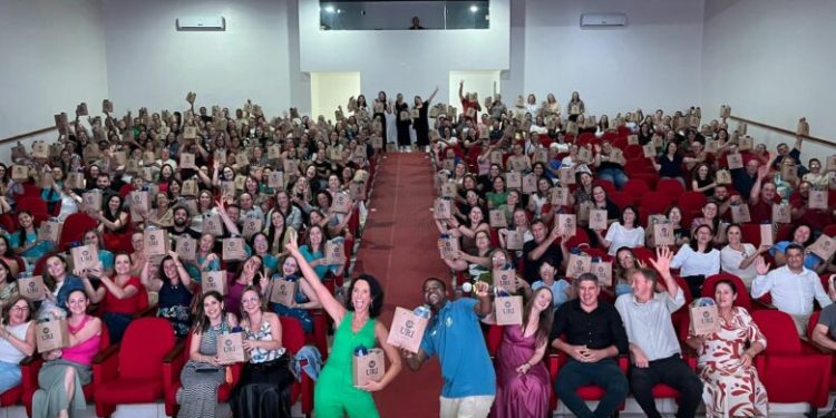 Evento com Alice Bastos Neves marca abertura de ciclo de qualificação para professores da Rede Municipal de Ensino