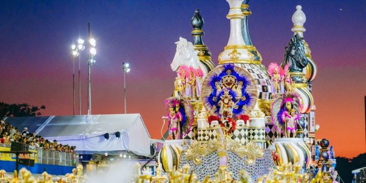 Rosas de Ouro volta a vencer o Carnaval de SP após 15 anos