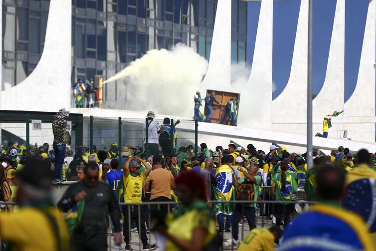 Marcelo Camargo/Agência Brasil Manifestantes invadem Congresso, STF e Palácio do Planalto.