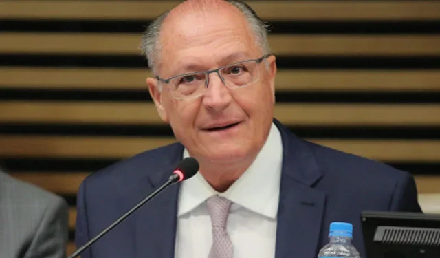 Alckmin prioriza diálogo com EUA, lamenta taxação do aço e não descarta ida à OMC