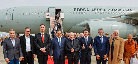 Presidente da República, Luiz Inácio Lula da Silva, durante chegada a Tóquio. Aeroporto Haneda, Tóquio - Japão.
