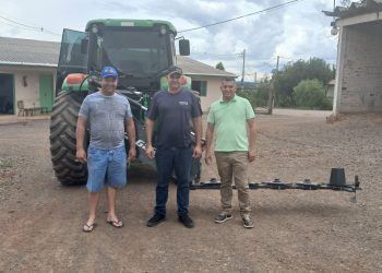 Prefeitura de Machadinho adquire segadeira para fortalecer a agricultura local