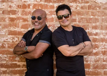 Maximiliano de Almeida celebra 63 anos com show nacional de Rick e Renner