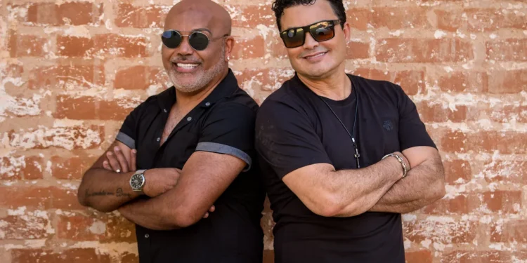 Maximiliano de Almeida celebra 63 anos com show nacional de Rick e Renner