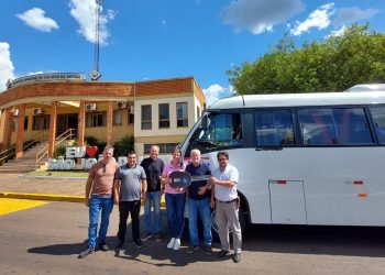 Prefeitura de São João da Urtiga adquire novo microônibus para transporte escolar e universitário