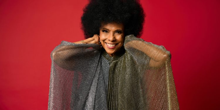 Aos 80 anos, Eliana Pittman celebra com disco dedicado ao acervo de Jorge Aragão