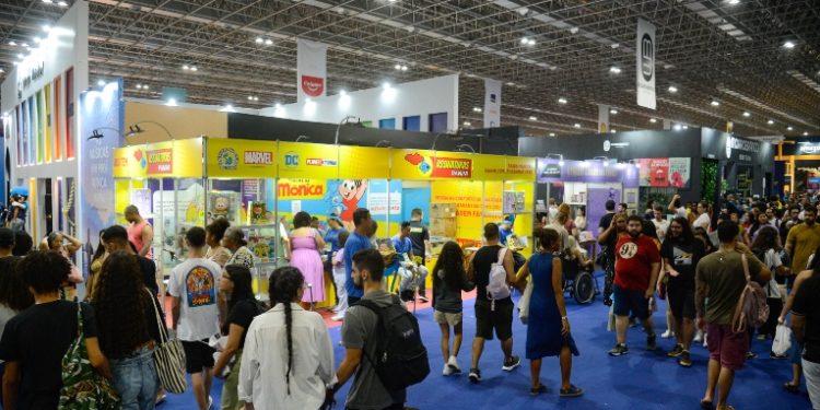 Bienal do Livro Rio anuncia Chimamanda Ngozi, Taís Araújo e mais autores; veja
