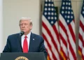 Trump anuncia taxa de 10% para produtos brasileiros