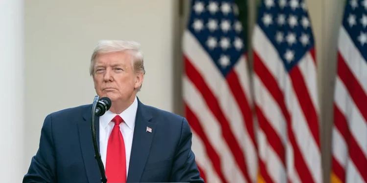 Trump anuncia taxa de 10% para produtos brasileiros