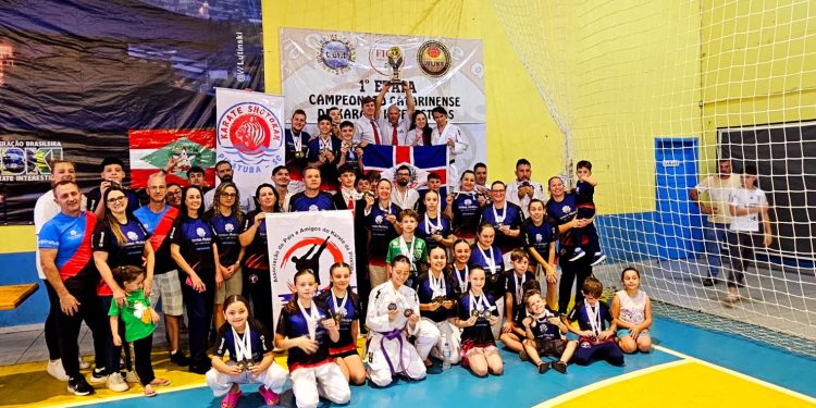 Equipe de Karatê de Piratuba ganha destaque em Campeonato Catarinense Interestilos