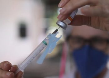 Governo do RS inicia distribuição de cerca de 65 mil doses de vacinas contra a Covid-19