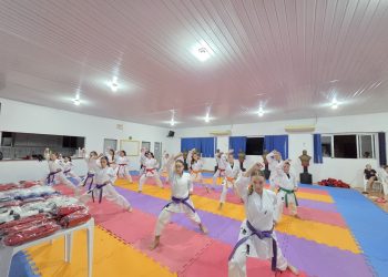 Consórcio Machadinho entrega kits para aulas de Karatê em Piratuba
