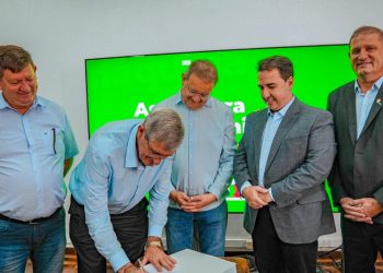 Agricultura assina convênio com mais 40 municípios para recuperação de estradas rurais