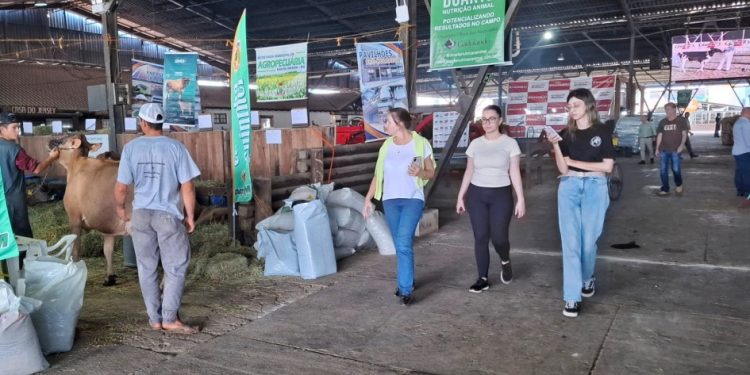 Público começa a chegar na Fenasul Expoleite 2025