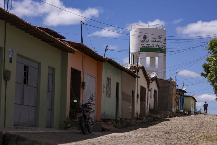 Marcelo Camargo/Agência Brasil Mauriti (CE), 26/05/2025 - Palestina do Cariri, distrito do município de Mauriti, onde foi inaugurado o sistema de abestecimento de água. Foto: Marcelo Camargo/Agência Brasil