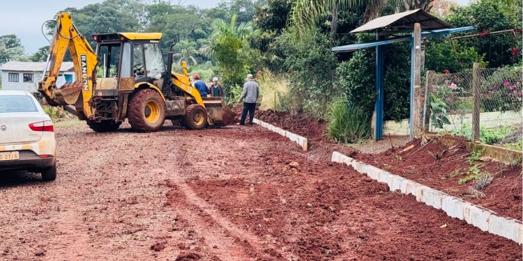 Prefeito em exercício acompanha ações do setor de obras no interior de Centenário