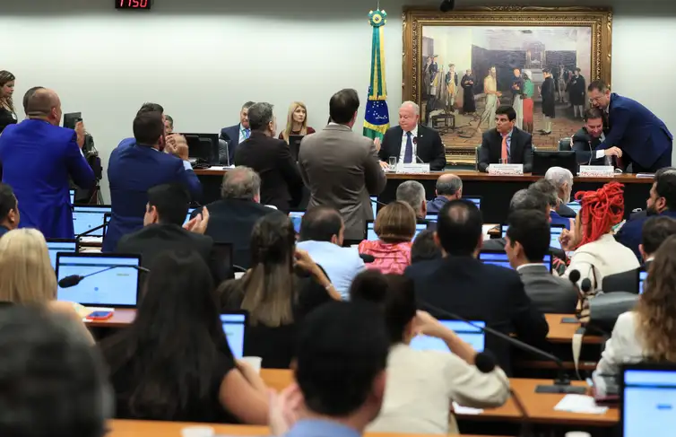 Lula Marques/Agência Brasil Brasília (DF), 07/05/2025 - Reunião da Comissão de Constituição e Justiça e de Cidadania (CCJ) da Câmara para votar requerimento que pede a suspensão de ação penal contra o deputado Ramagem.Foto: Lula Marques/Agência Brasil