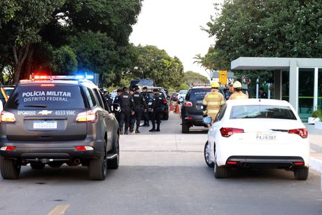 Valter Campanato/Agência Brasil Brasília (DF), 22/05/2025 - Movimentação em frente ao ministério do Desenvolvimento Social - MDS, durante operação da Polícia Militar que investiga pacote suspeito. Foto: Valter Campanato/Agência Brasil
