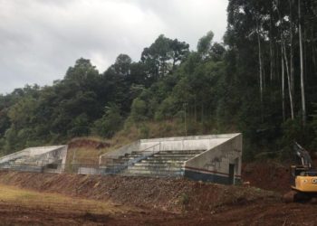 Secretaria de Obras presta apoio em recuperação de campo suíço em Piratuba