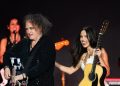 Olivia Rodrigo canta sucessos do The Cure com Robert Smith no Glastonbury; confira