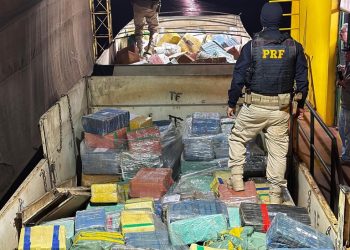 PRF apreende carga milionária de maconha que viria para Erechim