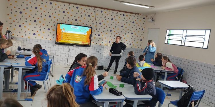 Projeto estimula debate sobre cidadania e tributos em escola de Ponte Preta