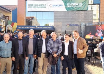 Comitiva da AMAU participa de ato da Famurs que pede socorro aos agricultires gaúchos
