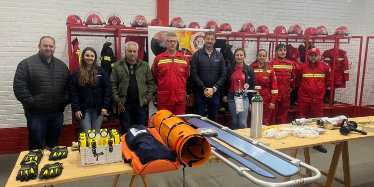 Parceria comunitária proporciona novos equipamentos aos Bombeiros Voluntários de Barracão