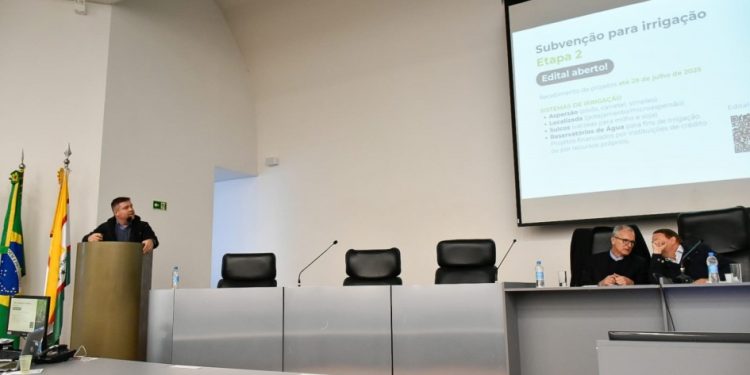 Secretário Edivilson Brum participa da abertura do seminário de agricultura e meio ambiente da Famurs