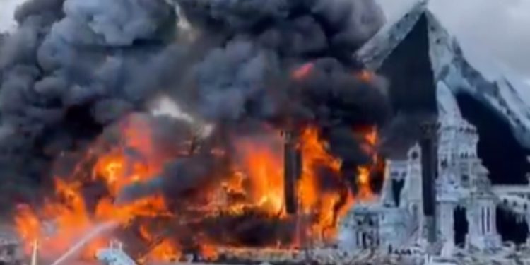 Palco principal do Tomorrowland Bélgica é destruído por incêndio