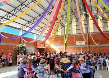 Arraiá das Escolas movimenta Carlos Gomes com festa animada e participação da comunidade